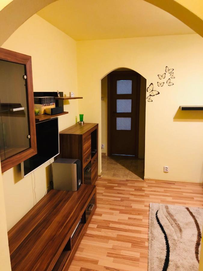 Cozy And Clean Apartment, Near National Arena Bucharest Exterior photo